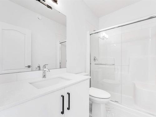 1220 14 Avenue Nw, Edmonton, AB - Indoor Photo Showing Bathroom