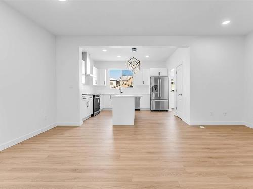 1220 14 Avenue Nw, Edmonton, AB - Indoor Photo Showing Kitchen