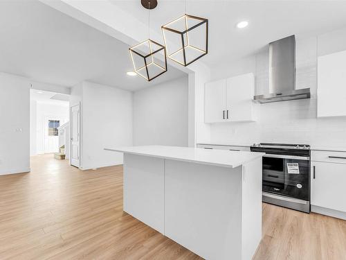 1220 14 Avenue Nw, Edmonton, AB - Indoor Photo Showing Kitchen