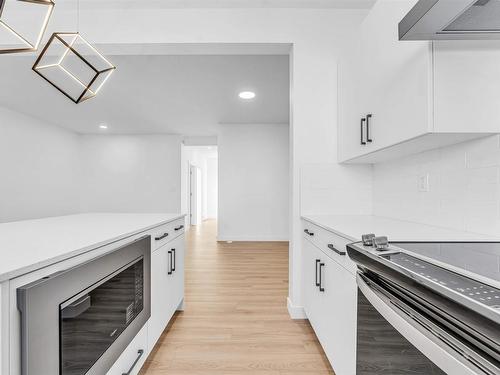 1220 14 Avenue Nw, Edmonton, AB - Indoor Photo Showing Kitchen