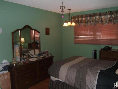 4221 50 Street, Vegreville, AB - Indoor Photo Showing Other Room