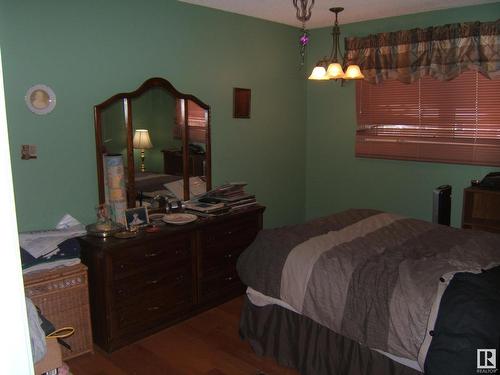 4221 50 Street, Vegreville, AB - Indoor Photo Showing Bedroom