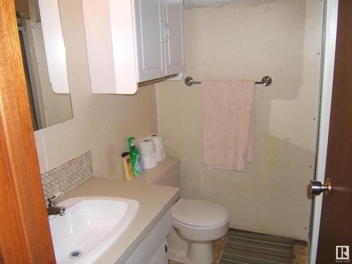 4221 50 Street, Vegreville, AB - Indoor Photo Showing Bathroom