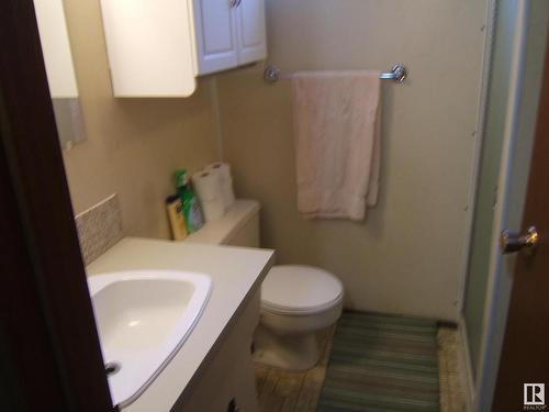 4221 50 Street, Vegreville, AB - Indoor Photo Showing Bathroom