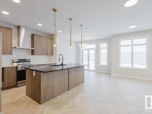 95 Chambery Crescent, St. Albert, AB - Indoor Photo Showing Kitchen With Upgraded Kitchen