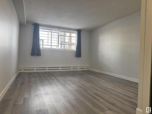 Edmonton, AB - Indoor Photo Showing Other Room