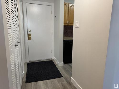 Edmonton, AB - Indoor Photo Showing Other Room