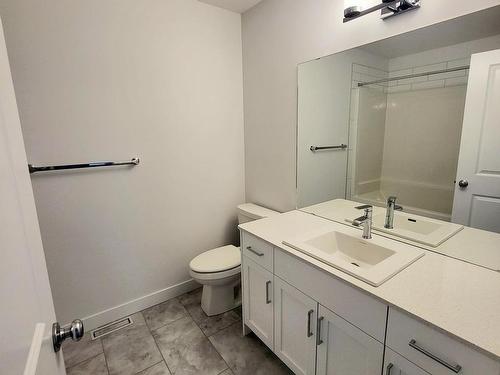 140 Rancher Road, Ardrossan, AB - Indoor Photo Showing Bathroom