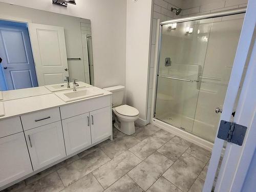 140 Rancher Road, Ardrossan, AB - Indoor Photo Showing Bathroom