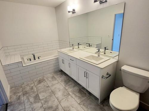 140 Rancher Road, Ardrossan, AB - Indoor Photo Showing Bathroom