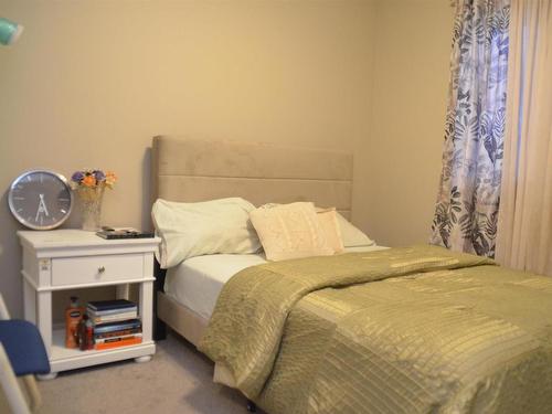 16715 60 Street, Edmonton, AB - Indoor Photo Showing Bedroom