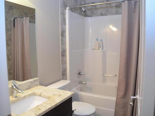 16715 60 Street, Edmonton, AB - Indoor Photo Showing Bathroom