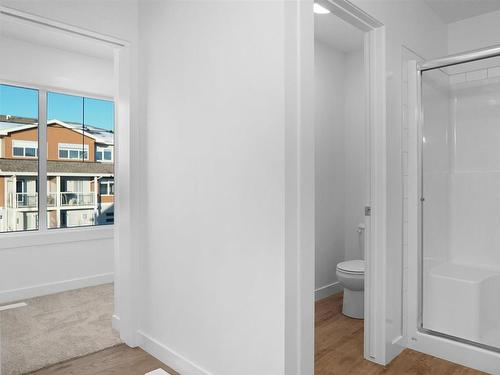 17261 9B Avenue, Edmonton, AB - Indoor Photo Showing Bathroom