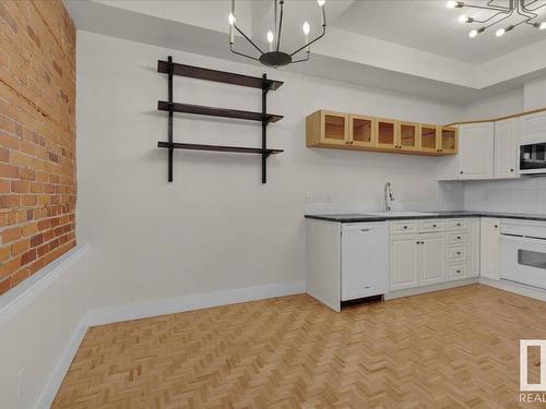 406 10728 82 Avenue, Edmonton, AB - Indoor Photo Showing Kitchen