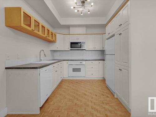 406 10728 82 Avenue, Edmonton, AB - Indoor Photo Showing Kitchen