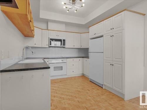 406 10728 82 Avenue, Edmonton, AB - Indoor Photo Showing Kitchen