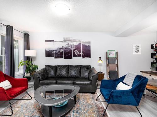 23 1005 Graydon Hill Boulevard, Edmonton, AB - Indoor Photo Showing Living Room