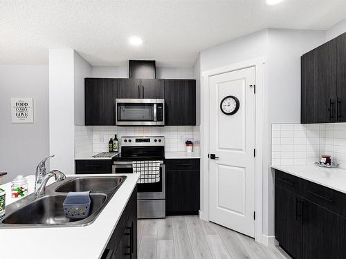 23 1005 Graydon Hill Boulevard, Edmonton, AB - Indoor Photo Showing Kitchen With Double Sink With Upgraded Kitchen