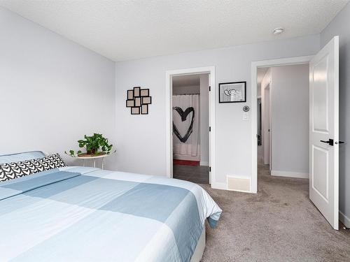 23 1005 Graydon Hill Boulevard, Edmonton, AB - Indoor Photo Showing Bedroom