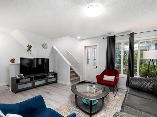 23 1005 Graydon Hill Boulevard, Edmonton, AB - Indoor Photo Showing Living Room