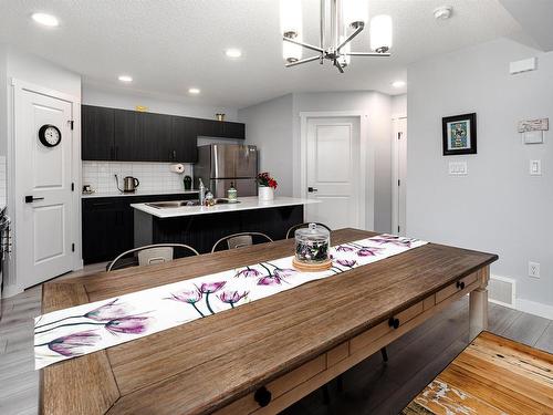 23 1005 Graydon Hill Boulevard, Edmonton, AB - Indoor Photo Showing Kitchen