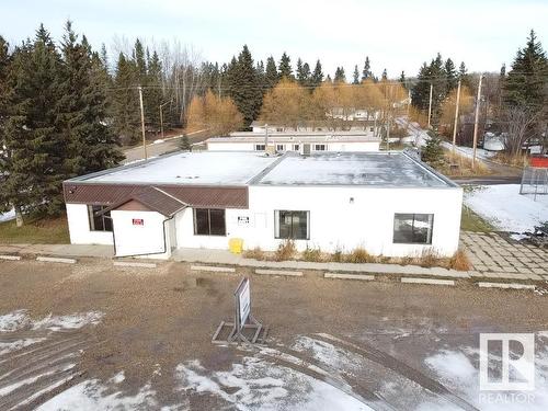 10 2 Avenue, Winfield, AB 