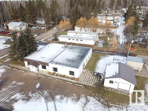 10 2 Avenue, Winfield, AB 