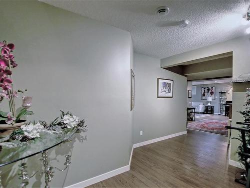 329 Heath Road, Edmonton, AB - Indoor Photo Showing Other Room