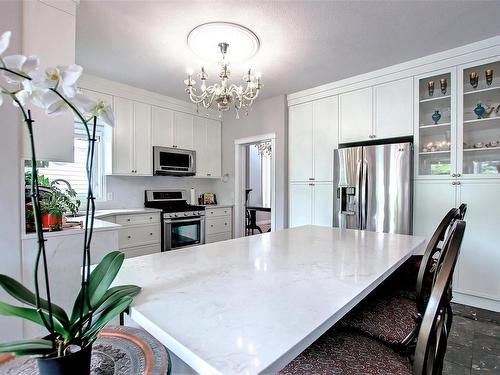 329 Heath Road, Edmonton, AB - Indoor Photo Showing Kitchen