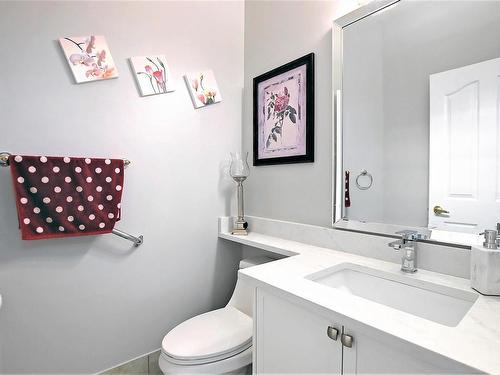 329 Heath Road, Edmonton, AB - Indoor Photo Showing Bathroom