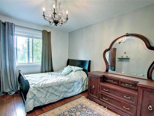 329 Heath Road, Edmonton, AB - Indoor Photo Showing Bedroom