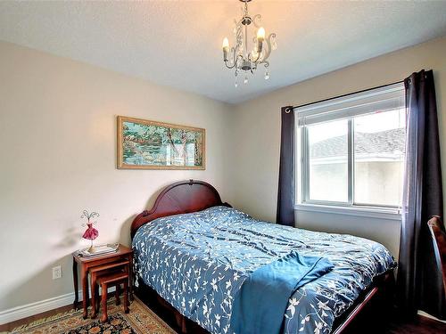 329 Heath Road, Edmonton, AB - Indoor Photo Showing Bedroom