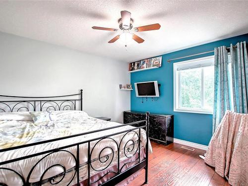 329 Heath Road, Edmonton, AB - Indoor Photo Showing Bedroom