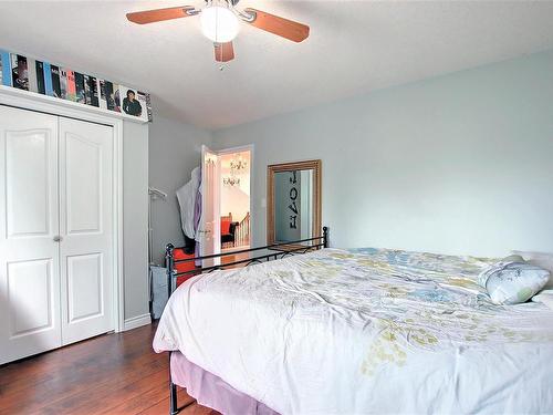 329 Heath Road, Edmonton, AB - Indoor Photo Showing Bedroom