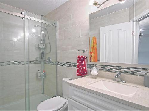 329 Heath Road, Edmonton, AB - Indoor Photo Showing Bathroom