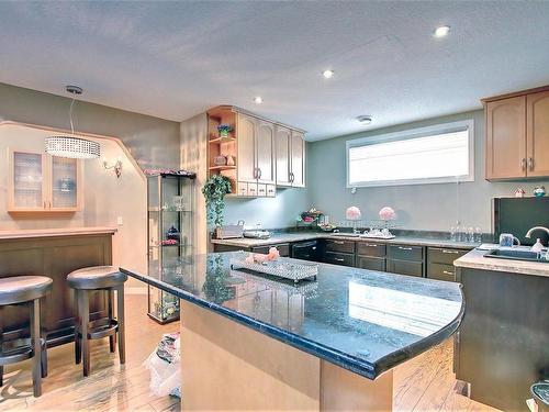 329 Heath Road, Edmonton, AB - Indoor Photo Showing Kitchen