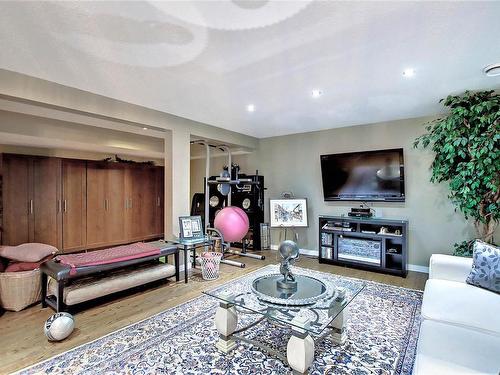 329 Heath Road, Edmonton, AB - Indoor Photo Showing Living Room