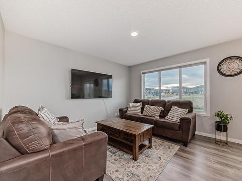 9806 227 Street, Edmonton, AB - Indoor Photo Showing Living Room