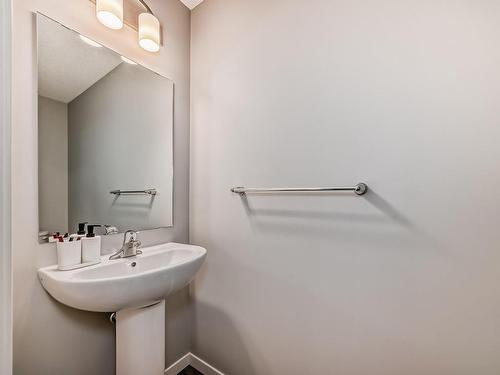 9806 227 Street, Edmonton, AB - Indoor Photo Showing Bathroom