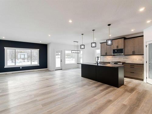 2 54104 Rge Road 274, Rural Parkland County, AB - Indoor Photo Showing Kitchen With Upgraded Kitchen