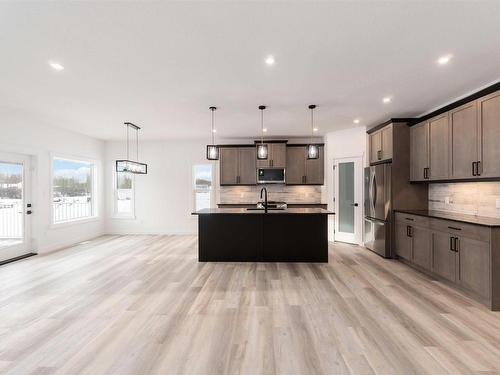 2 54104 Rge Road 274, Rural Parkland County, AB - Indoor Photo Showing Kitchen With Upgraded Kitchen