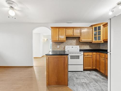 10814 51 Avenue, Edmonton, AB - Indoor Photo Showing Kitchen