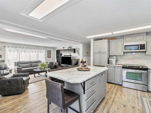 2 8516 Hwy 16, Rural Yellowhead, AB - Indoor Photo Showing Kitchen