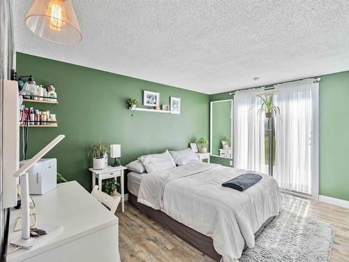 2 8516 Hwy 16, Rural Yellowhead, AB - Indoor Photo Showing Bedroom