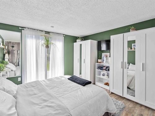 2 8516 Hwy 16, Rural Yellowhead, AB - Indoor Photo Showing Bedroom