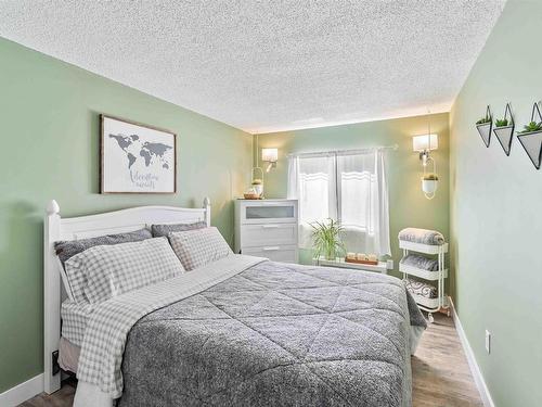 2 8516 Hwy 16, Rural Yellowhead, AB - Indoor Photo Showing Bedroom