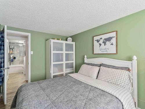 2 8516 Hwy 16, Rural Yellowhead, AB - Indoor Photo Showing Bedroom