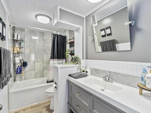 2 8516 Hwy 16, Rural Yellowhead, AB - Indoor Photo Showing Bathroom