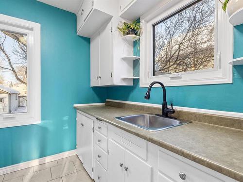 9608 74 Avenue, Edmonton, AB - Indoor Photo Showing Kitchen