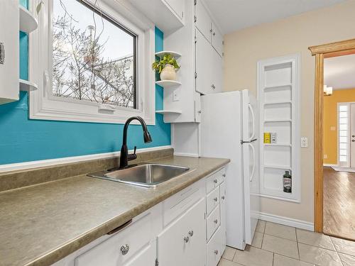 9608 74 Avenue, Edmonton, AB - Indoor Photo Showing Kitchen